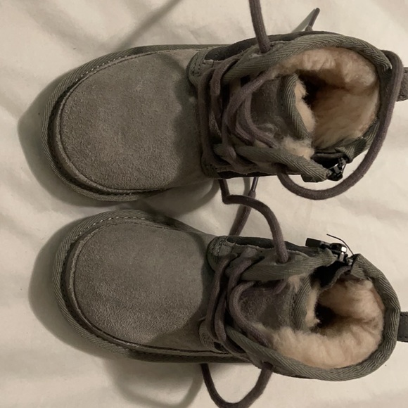 UGGS - Picture 16 of 16